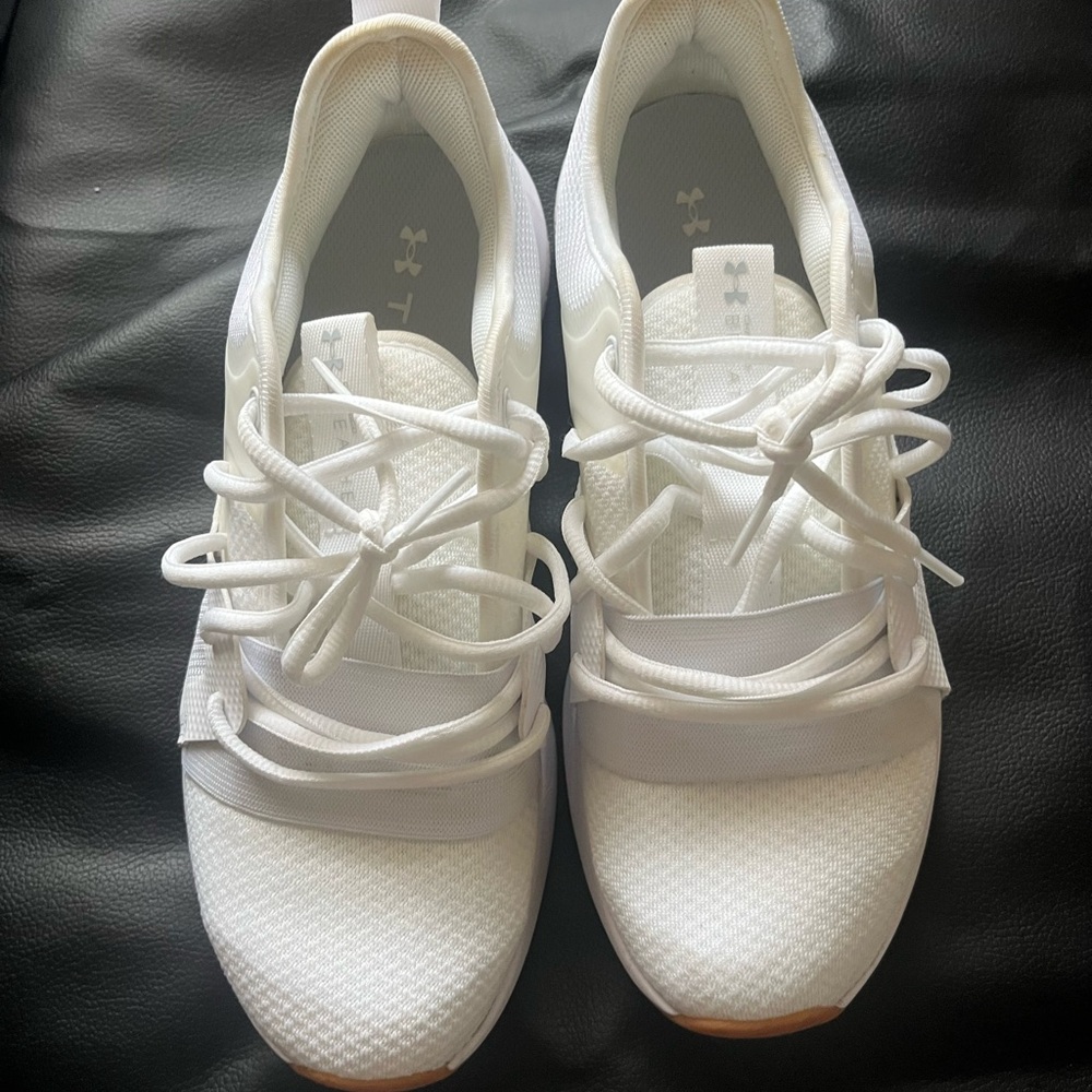 Under Armour Women's White trainers 9.5. Breathe